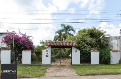 Casa em Vila Nova, Porto Alegre! Com 160m² de área privativa e um total de 899m²