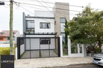 Excelente casa de alvenaria, 4 dormitórios, 2 suítes e 2 vagas de garagem.