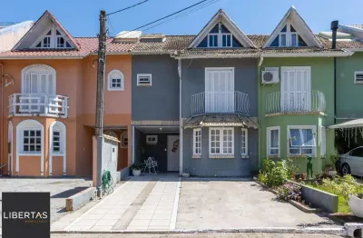 Casa de condomínio, de 3 dormitórios, 1 suíte e 2 vagas de garagem.