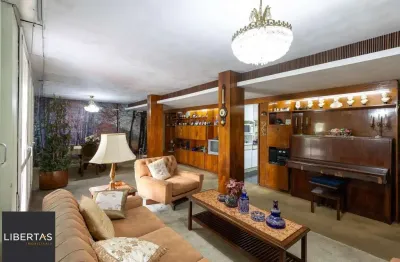 Apartamento frente à fundos, 3 dormitórios, 1 vaga escriturada - Centro Histórico