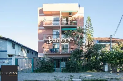 Apartamento de 2 dormitórios, 2 banheiros e 1 vaga no bairro Cristal.