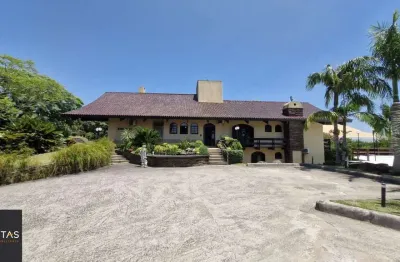 Residência de alto padrão no CONDOMÍNIO HORIZONTAL JARDIM DO SOL na zona sul de Porto Alegre