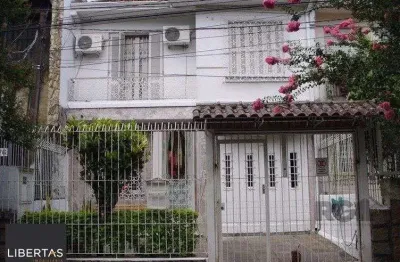 Casa sobrado no bairro Higienópolis de 3 dormitórios e 2 vagas
