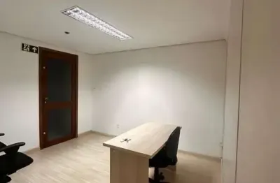 Belíssima Sala Comercial  no Centro Histórico de Porto Alegre.