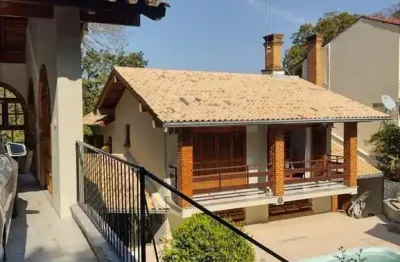 Linda Casa 4 Dormitórios Piscina, Churrasqueira, 4 Vagas Bairro Guarujá