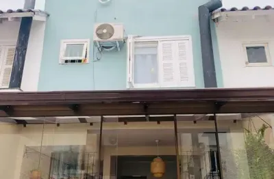 Casa com 2 quartos à venda na Rua Irmão Jaime Biazus, 43, Guarujá, Porto Alegre