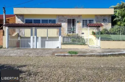Casa Térrea 280 m²  em Teresópolis – 4 Dorms, Escritório e Edícula