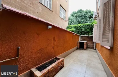 Apartamento 2 dormitórios com pátio no bairro Navegantes, em Porto Alegre.