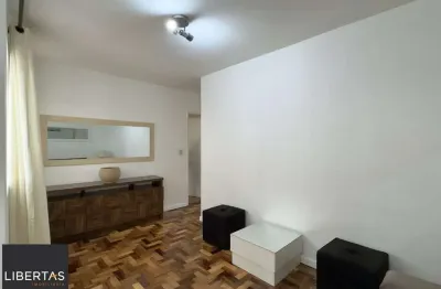 Apartamento de 2 dormitórios, super amplo e bem iluminado no Centro Histórico