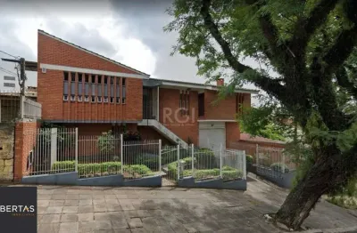 Casa para Venda - 350m², 3 dormitórios, sendo 2 suites, 5 vagas - Santo Antonio