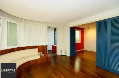 Casa no Bairro Petrópolis em Porto Alegre - Rua calma junto Av. Protásio Alves