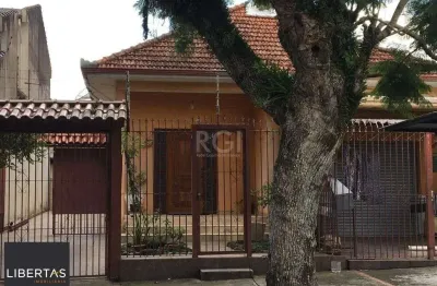 Casa com 3 quartos à venda na Rua Dona Firmina, 766, Vila São José, Porto Alegre