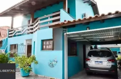 Casa com 3 quartos na Rua José Grimberg, Zona Norte de Porto Alegre