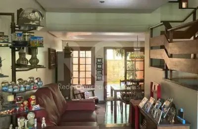 Casa com 3 quartos à venda na Rua Fagundes Varela, 158, Santo Antônio, Porto Alegre