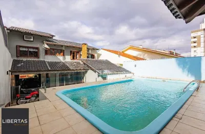 Casa de 4 dormitórios e 208m² à venda no Bairro Jardim Botânico, Porto Alegre.