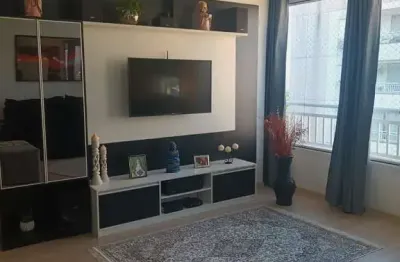 Apartamento de 3 dormitórios com living estendido, semi mobiliado, suíte e churrasqueira.