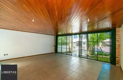 Casa com 3 quartos, 1 suíte, 2 vagas, e 234m² à venda no bairro Tristeza
