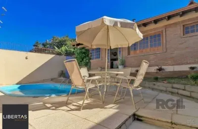 Casa com 3 Dormitórios no Bairro Tristeza na Zona Sul de Porto Alegre