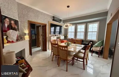 Casa 8 dormitórios, 5 banheiros e 6 vagas no Bairro São João Porto Alegre