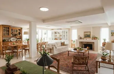 Vende-se ampla cobertura com 3 suítes, 3 vagas e 261 m² - Bela Vista