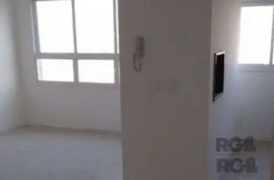 Apartamento com 75m² privativos, 3 dormitórios sendo 1 suíte, living dois ambientes,  imóvel arejado e iluminado.