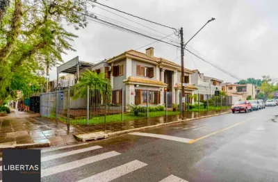 Casa com pátio 4 dormitórios 4 vagas Residencial ou Com. Partenon Porto Alegre