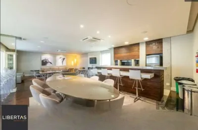 Casa no bairro Boa Vista em porto alegre com piscina, churrasqueira, lareira e garagem para 3 carros.