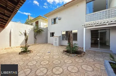 Casa com 3 quartos à venda na Rua Teixeira de Carvalho, 58, Medianeira, Porto Alegre