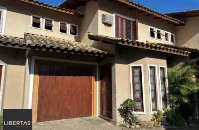 Sobrado amplo em condomínio de 3 dormitórios, um deles suíte, no bairro Ipanema