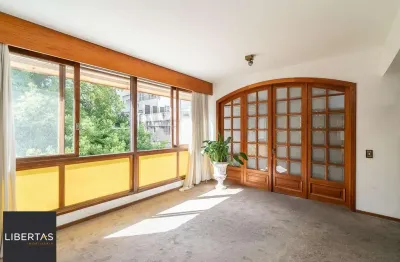 Apartamento com 03 dormitórios e 01 vaga de garagem escriturada