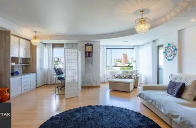 Cobertura com 3 Quartos, 1 suíte, 2 vagas e 211m²  no Petrópolis.