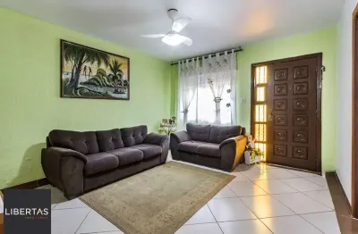 Casa com 3 quartos à venda na Rua Padre Hildebrando, 1056, Santa Maria Goretti, Porto Alegre