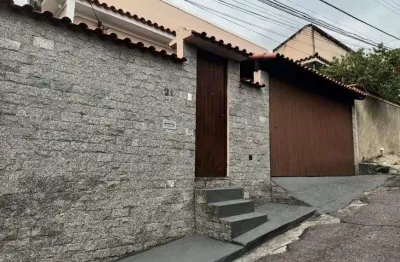 Casa linear em condomínio fechado - 03 qtos amplos - 02 vagas garagem - Pechincha, Rio de Janeiro RJ