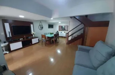 Excelente Casa duplex - 03 qtos, sendo 01 suíte - 02 vagas de garagem - Sem Taxa condominial - no Anil, Rio de Janeiro RJ