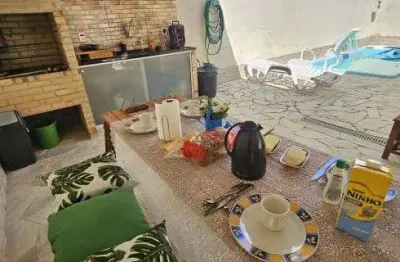 Casa de Praia – 300 m2 - Piscina e Churrasqueira – em Ogiva, Cabo Frio - Cond. dos Pássaros - RJ