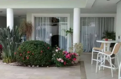 Casa tríplex com 5 suítes a venda no condomínio interlagos de itaúna