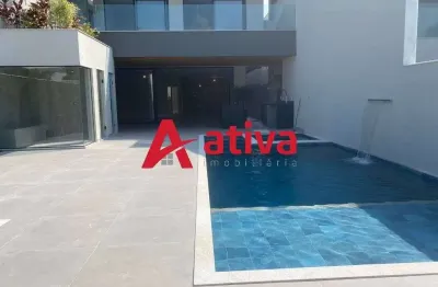 Casa duplex com sótão a venda no condomínio blue house