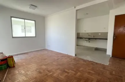 Apartamento com 2 quartos, 1 wc, 1 vaga e 63 metros estão sendo reformados w.c e cozinha.