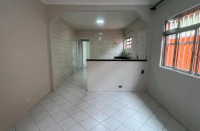 Casa com 110 metros com 2 quartos e 2 banheiros - com 3º comodo opcional amplo.