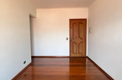 Apartamento clássico com 2 quartos e 1 vaga em excelente localização