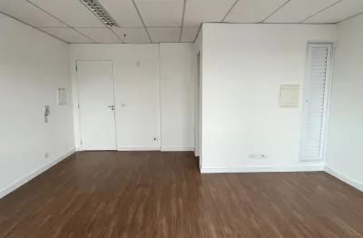 Sala comercial com 32 metros e 1 banheiro em perfeito estado no centro de sbcampo
