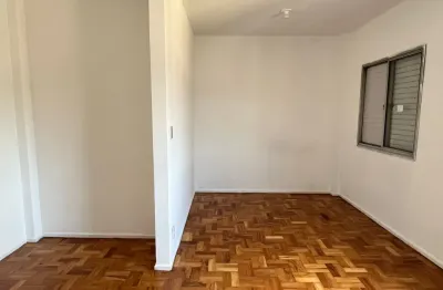 Kitnet ampla 40m² em localização priveligiada em prédio com elevador