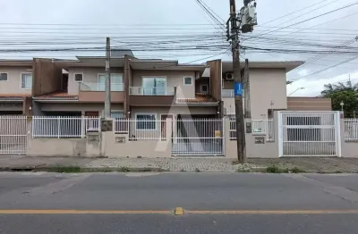 Geminado localizado no bairro Iririú, composto por 2 quartos e 1 vaga de garagem coberta.