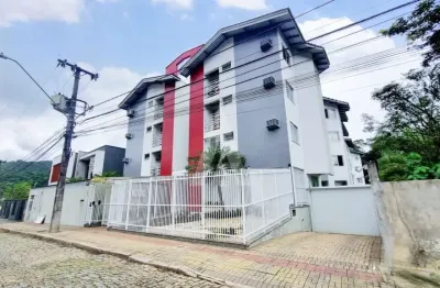 Apartamento semi-mobiliado com 2 quartos, sacada com churrasqueira e 1 vaga de garagem no Bairro Glória.