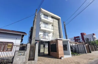 Apartamento com 2 quartos, sacada com churrasqueira e 1 vaga de garagem no bairro jardim iririu. imóvel com sala de estar e jant