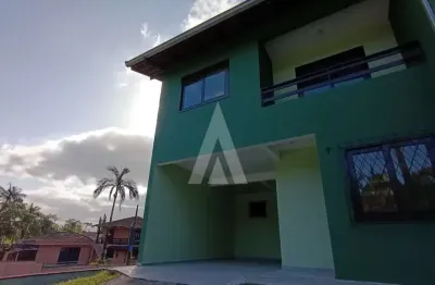 Geminado de esquina no bairro jardim sofia, com 3 quartos, sacada e uma vaga de garagem coberta.