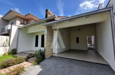 Casa residencial com 3 quartos sendo 2 suítes e 2 vagas de garagem no bairro saguaçu.