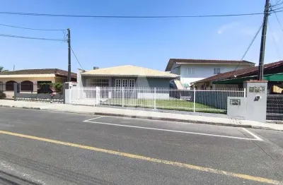 Casa com 3 quartos para alugar na Rua Soure, Iririú, Joinville