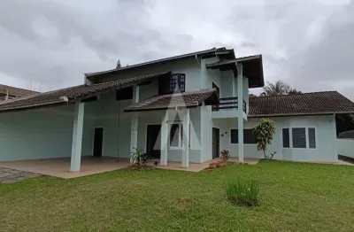 Casa residencial com 5 dormitórios 1 sendo suíte master e área de festascom grande quintal.