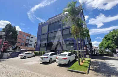 Sala comercial no bairro saguaçu com copa , área de serviço e 3 vagas de garagem.